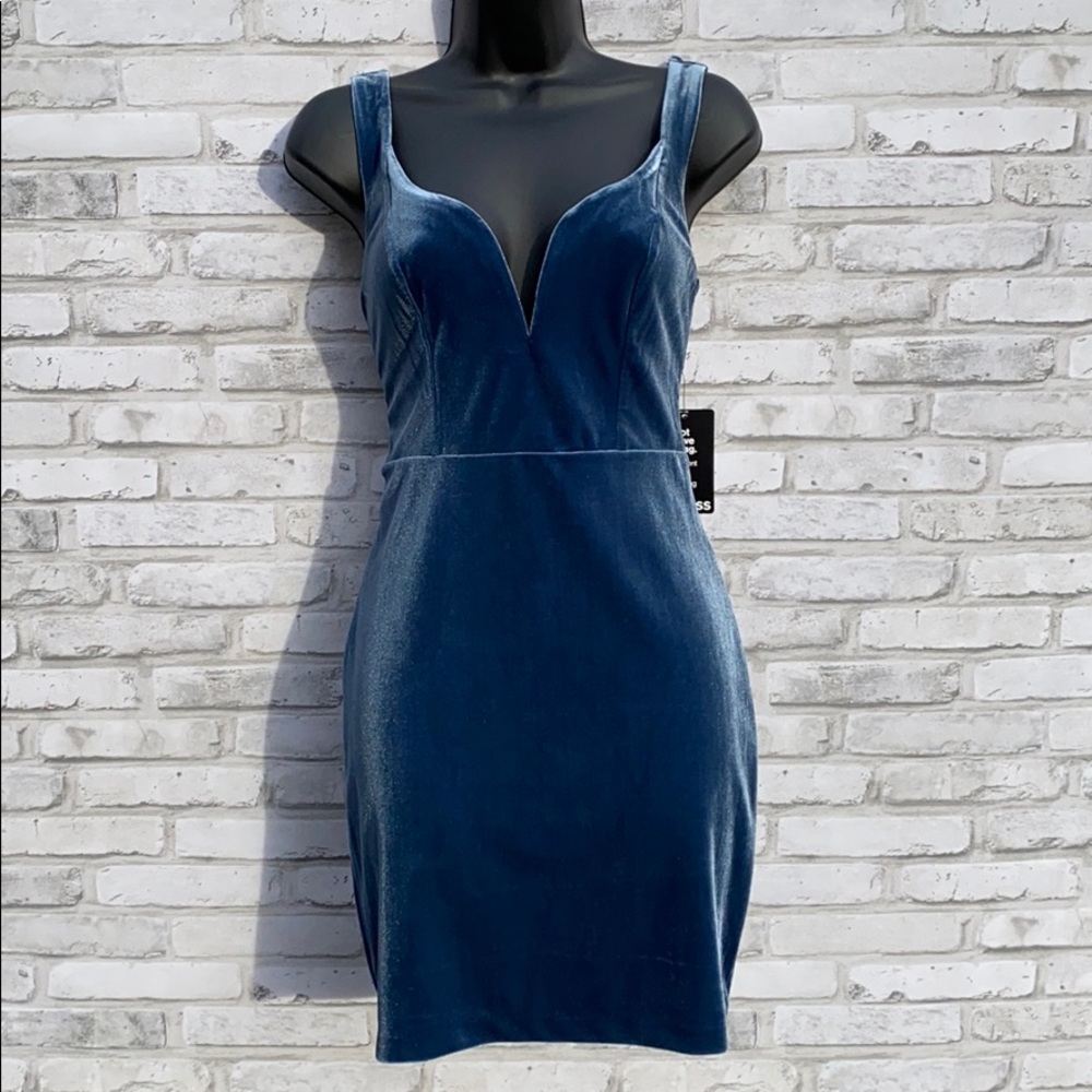 🖤 NWT Blue Velvet Plunge V-Neck Cocktail Dress 🖤